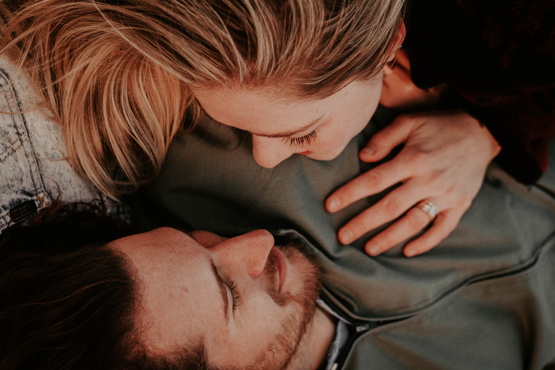 How Do You Know You Love Someone? 8 Signs You're In Love